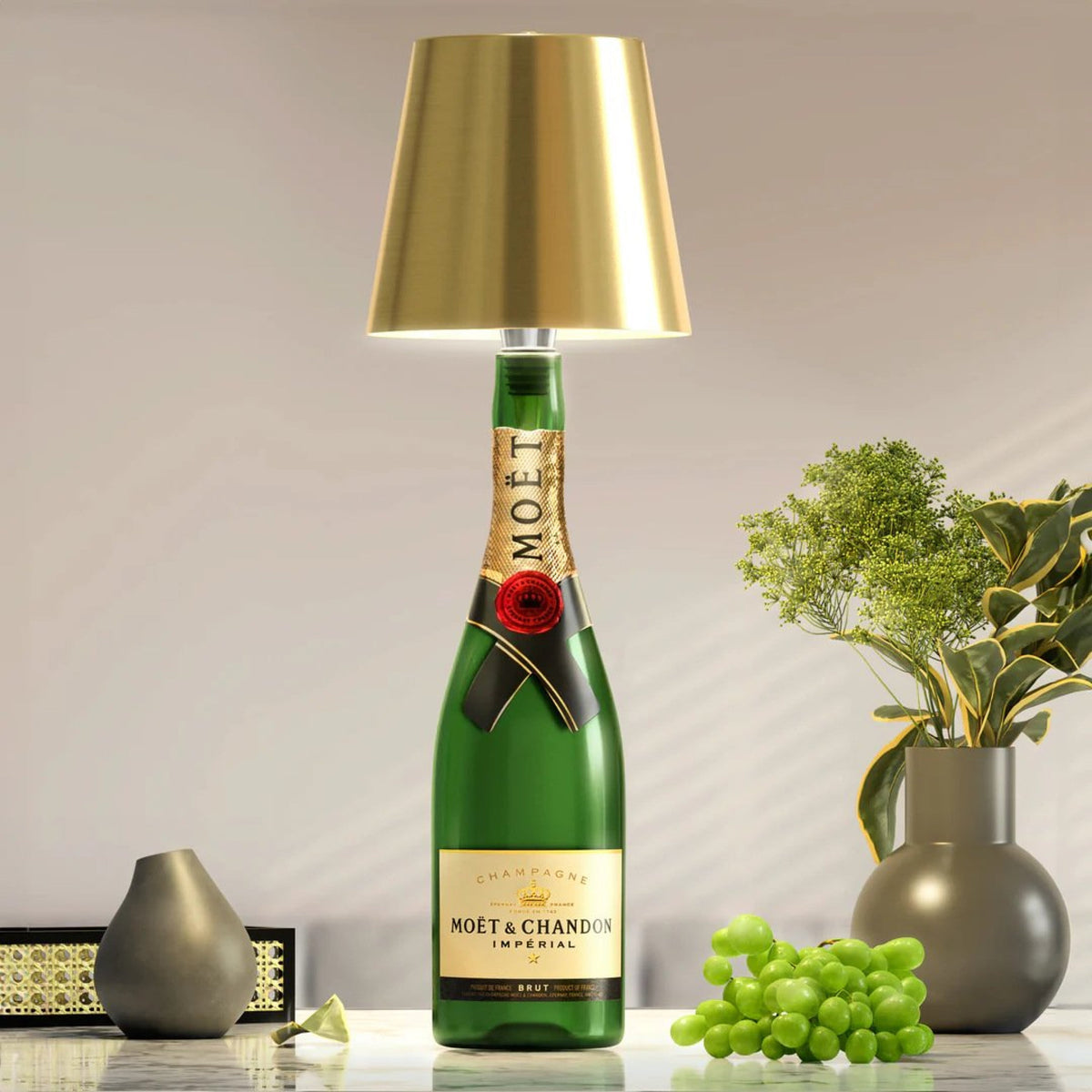 Lumé flessenlamp in een vaas